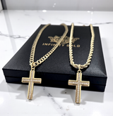 Diamante Cross on Curb 24"